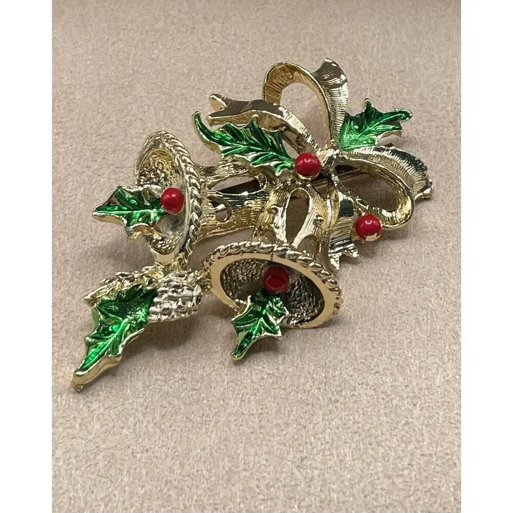 Vintage Gold Tone Bells, Holly Leaves‎ with Red Berries Gerry's Brooch Pin. New.